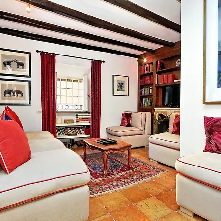 Navona Charming Romeloft Apartament *
